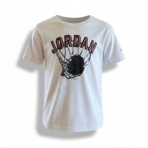 Jordan Hoop Style kids' t-shirt featuring a basketball hoop white Size 6/7